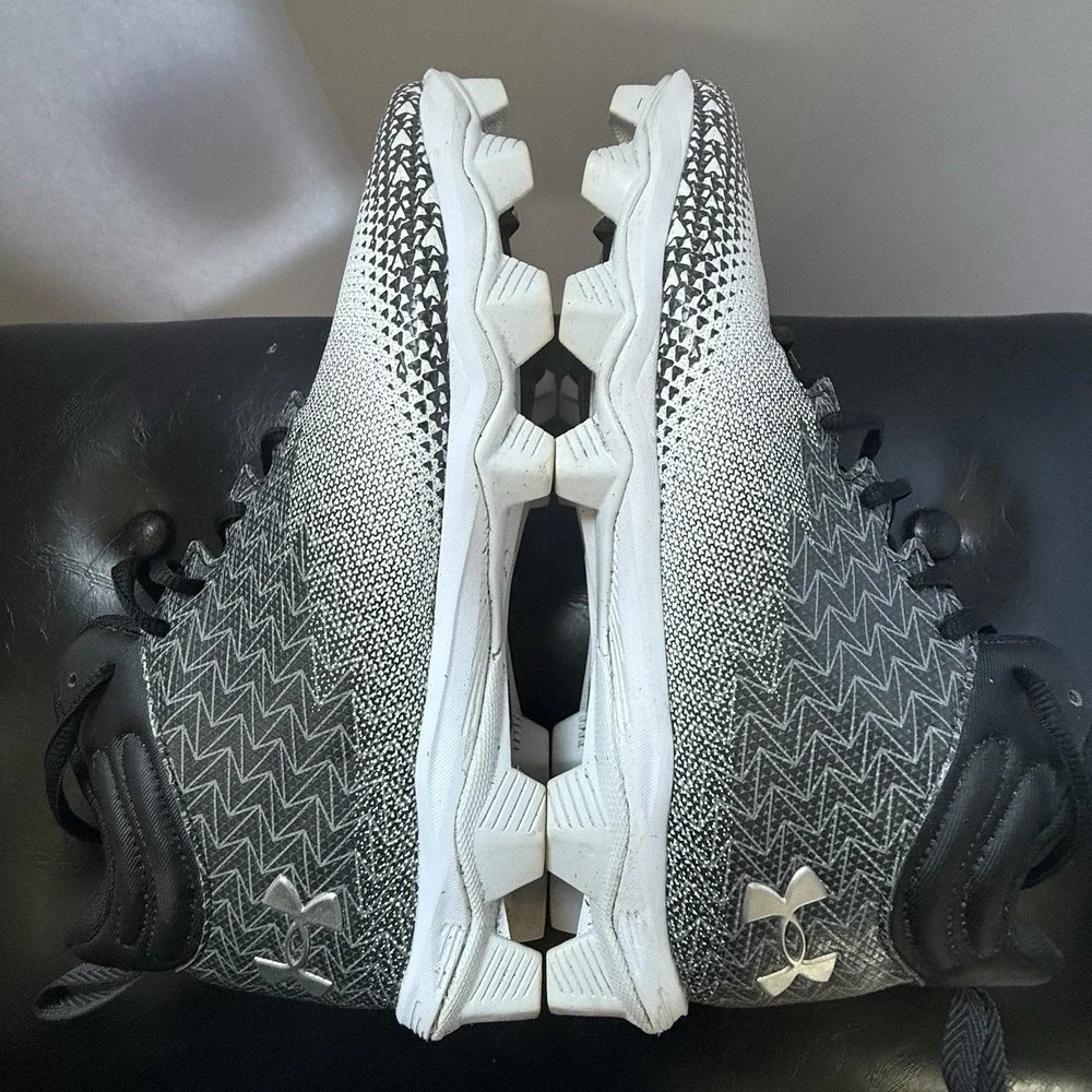 Men's Under Armour Spotlight Football‎ Cleats Sz 10 Black White 3026339-001 EUC